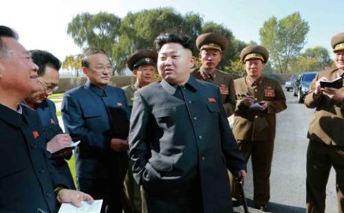 عکس جدید کیم جونگ اون رهبر کره شمالی پس از مدتی دوری از رسانه ها در محوطه دانشگاه فنی کیم چائک در پیونگ یانگ (رویترز)