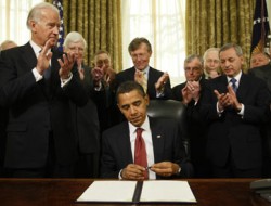 کمیته روابط خارجی: در صورت توافق هم لغو تحریم ها به تایید ما برسد/کاخ سفید: اوباما مشکلی با امضاء این قانون ندارد!