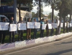 جمعی از دانشجویان در اعتراض به سفر فابیوس به تهران تجمع کردند