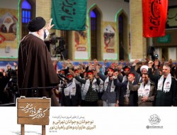 تحلیل رهبر انقلاب از علت ایجاد جنگ هشت ساله علیه ایران/ آزارهایی همچون تحریم اقتصادی حرکت عظیم ملت را متوقف نخواهد کرد
