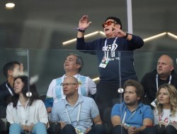 مارادونا: بابت کشیدن سیگار در بازی آرژانتین و ایسلند عذرخواهی می‌کنم/ همچنان از آلبی‌سلسته حمایت می‌کنیم