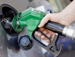 سهمیه‌بندی و گرانی بنزین و تا اطلاع ثانوی به تعویق افتاد