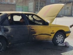 راننده تاکسی، از آتش‌سوزی خودرویش جان سالم به در برد