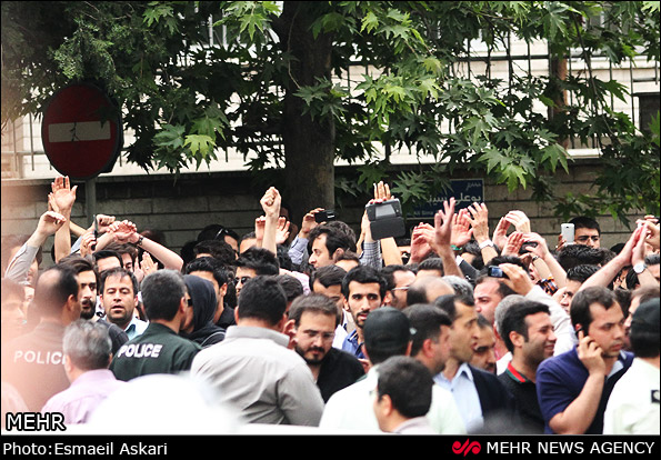 حاشیه پنجمین روز ثبت نام داوطلبین نامزدی انتخابات یازدهمین دوره ریاست جمهوری